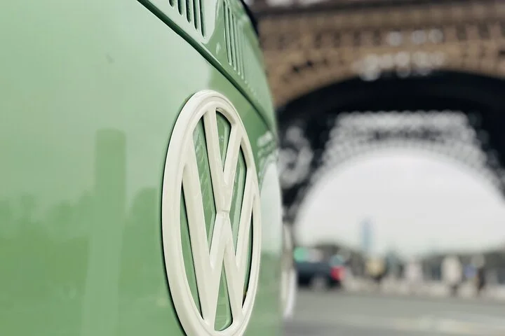 Private Guided Tour with Classic Van in Paris