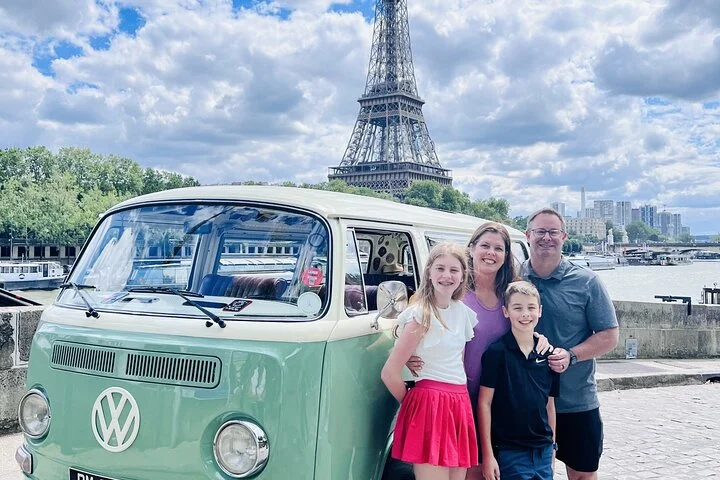 Private Guided Tour with Classic Van in Paris