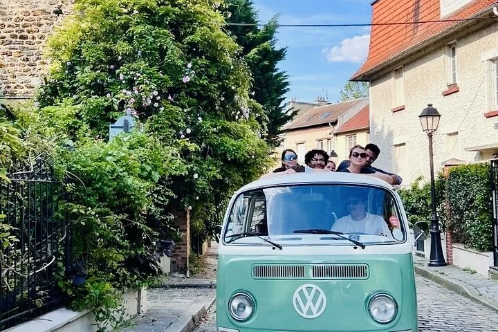 Private Guided Tour with Classic Van in Paris