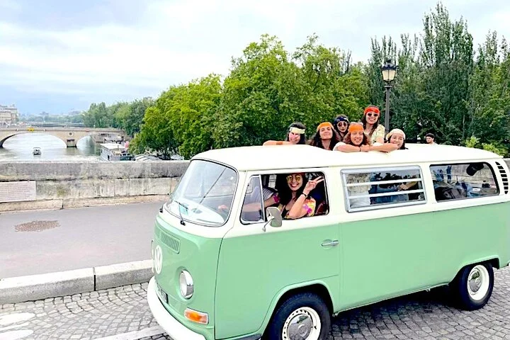 Private Guided Tour with Classic Van in Paris