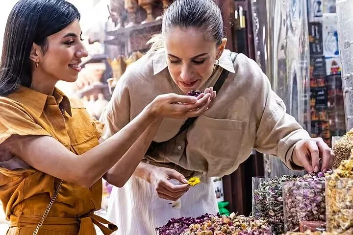 PRIVATE Local Food Tour and Guided Walking Tour of Dubai Old Town
