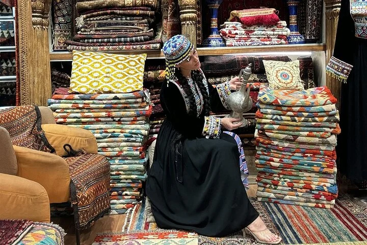 PRIVATE Local Food Tour and Guided Walking Tour of Dubai Old Town