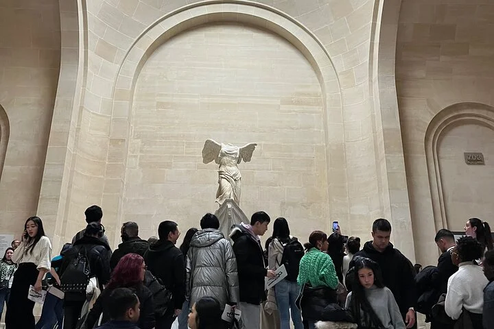 PRIVATE Louvre Wonders & Hidden Treasures Visit