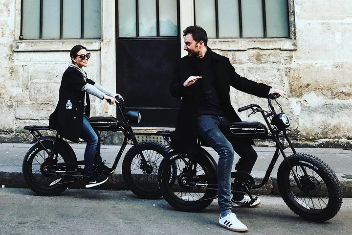 Private Paris electric bike ride with video