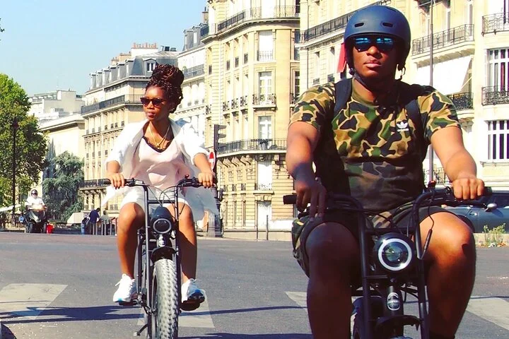 Private Paris electric bike ride with video