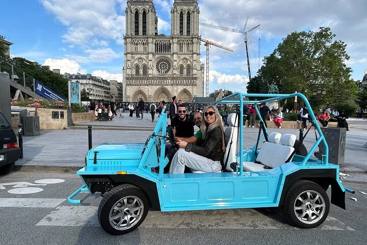 Private Paris Landmarks Tour by Golf Cart (pickup included)