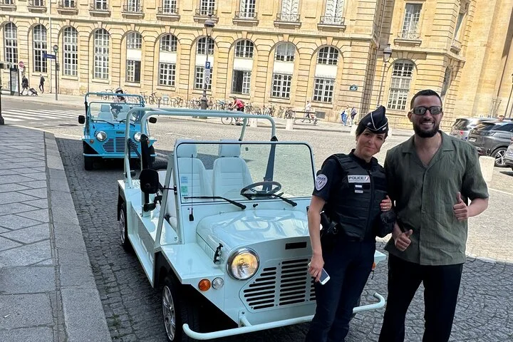 Private Paris Landmarks Tour by Golf Cart (pickup included)