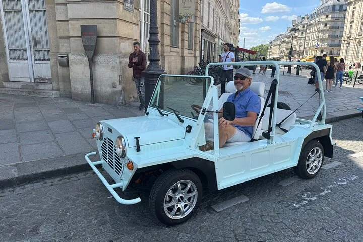 Private Paris Landmarks Tour by Golf Cart (pickup included)