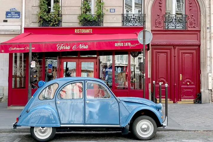 Private Paris Tour in a Classic 2CV