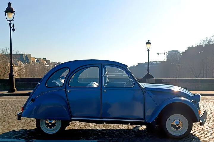 Private Paris Tour in a Classic 2CV