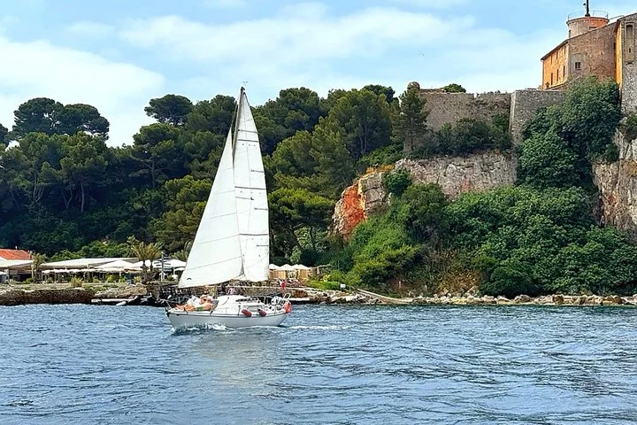 Private sailing excursion & Provencal picnic