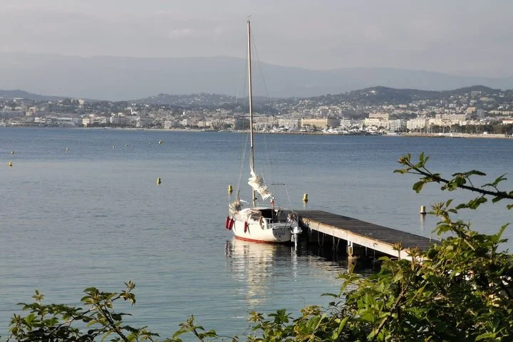 Private sailing excursion & Provencal picnic