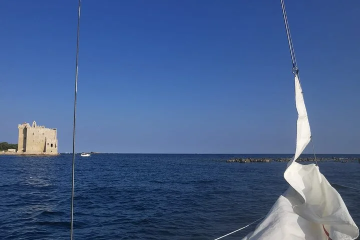 Private sailing excursion & Provencal picnic