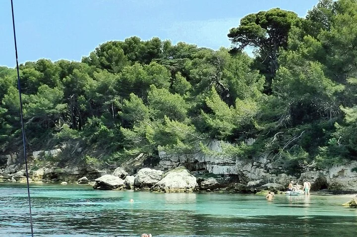 Private sailing excursion & Provencal picnic