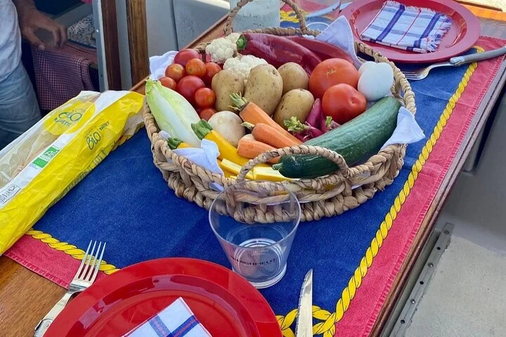 Private sailing excursion & Provencal picnic
