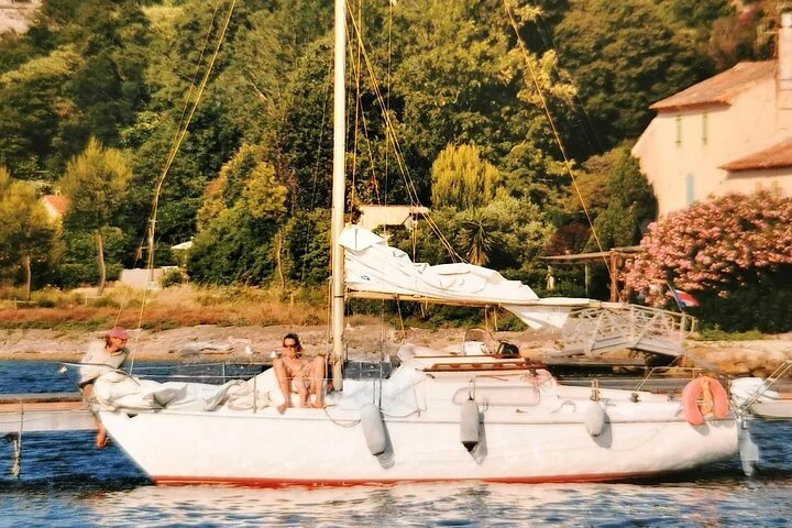 Private sailing excursion & Provencal picnic