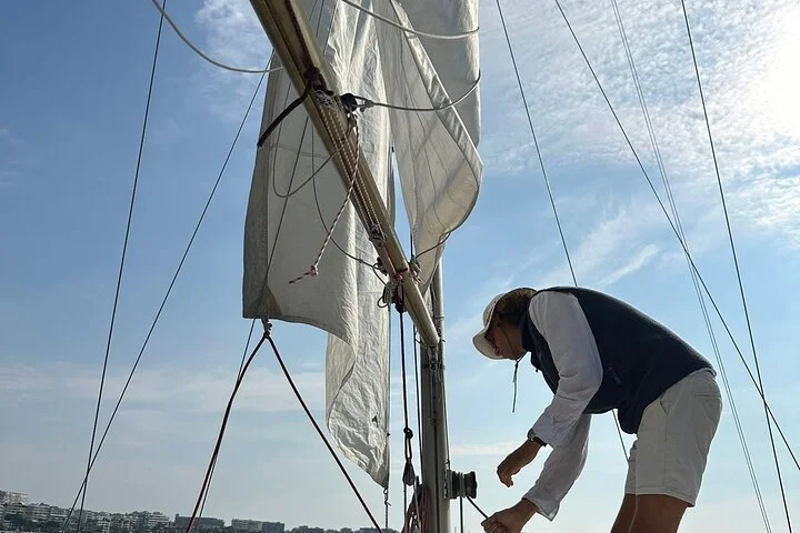 Private sailing excursion & Provencal picnic