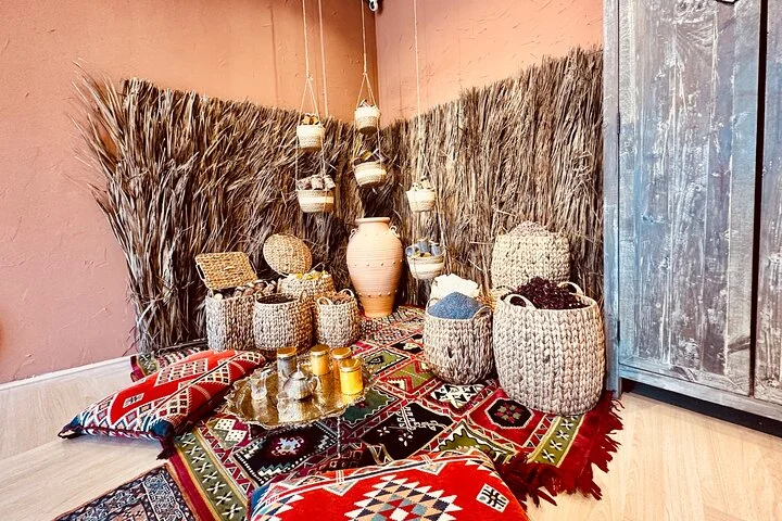 Private Tour Old Dubai Souks Creek and Abra Tour with Tastings