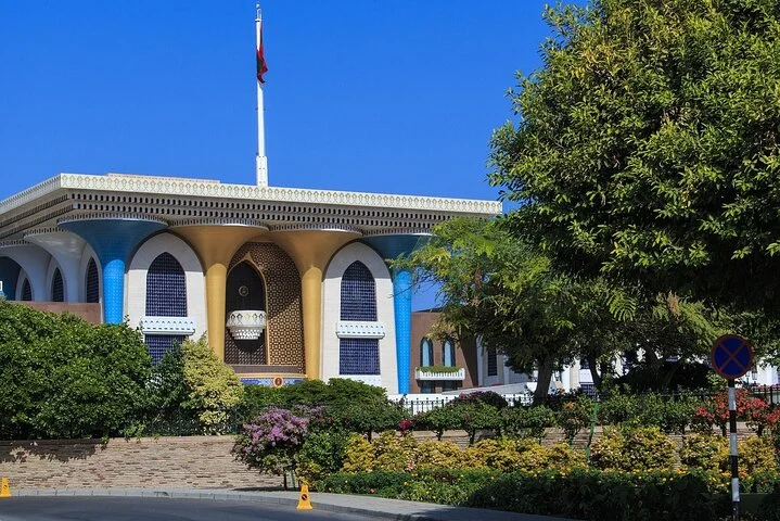 Private Transfers Dubai to Muscat Hotels drop
