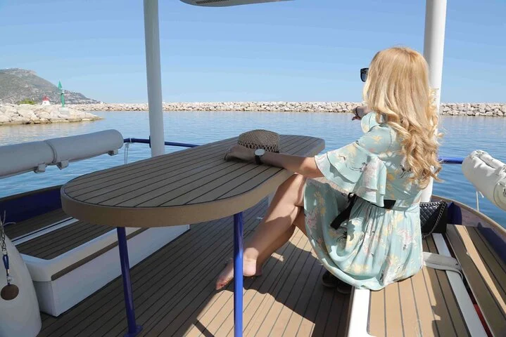 Romantic Private Tour for 2 plus guide on your own Solar Powered Boat