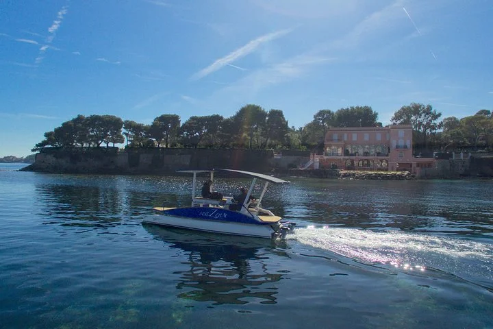 Romantic Private Tour for 2 plus guide on your own Solar Powered Boat