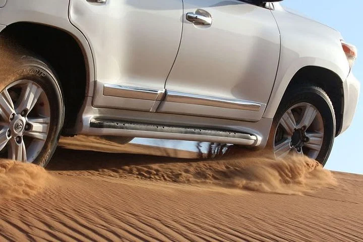Standard Dubai 4x4 Desert Safari - Sunset & BBQ Dinner