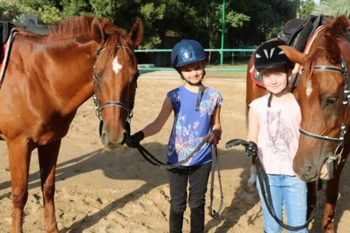 Sunrise Horse Riding Experience in Dubai Desert with Lake View