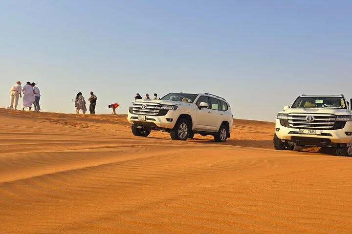 Sunrise/Sunset Desert Safari 4x4 with BBQ and Entertainment Shows