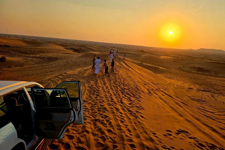 Sunrise/Sunset Desert Safari 4x4 with BBQ and Entertainment Shows