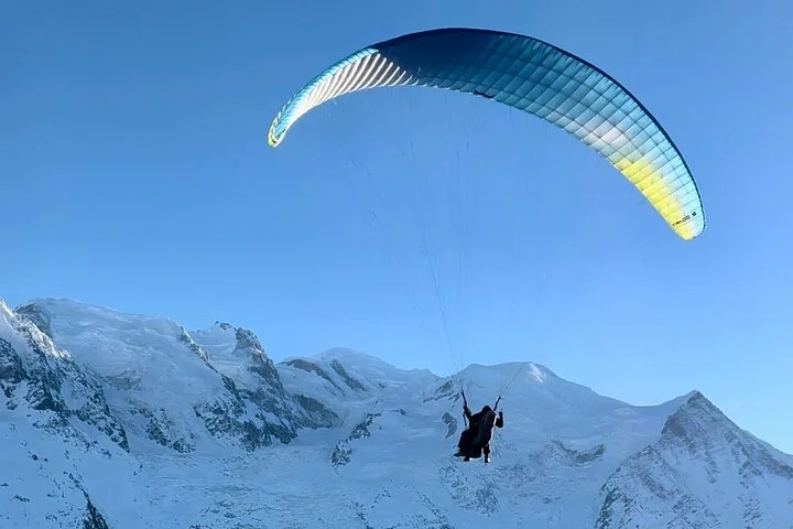 Tandem Paragliding Flight to Chamonix Facing Mont Blanc