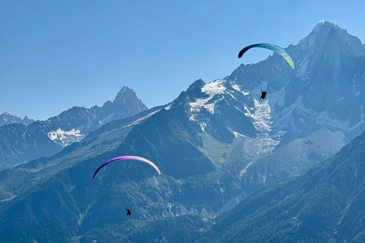 Tandem Paragliding Flight to Chamonix Facing Mont Blanc