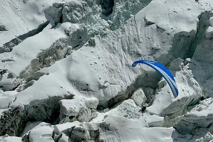 Tandem Paragliding Flight to Chamonix Facing Mont Blanc