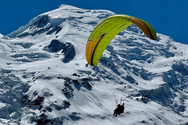 Tandem Paragliding Flight to Chamonix Facing Mont Blanc