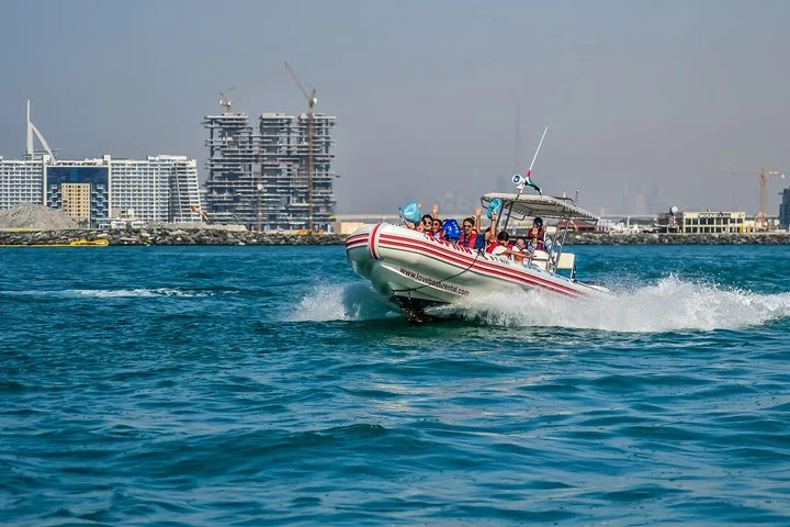 The Love Boats Dubai: Enjoy The 90 Minutes Love Tour