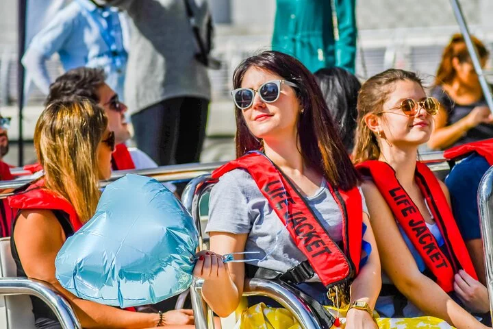 The Love Boats Dubai: Enjoy The 90 Minutes Love Tour