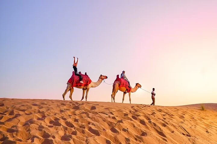 Thrilling Sunset Safari in Dubai with BBQ, Shows & Sand Boarding