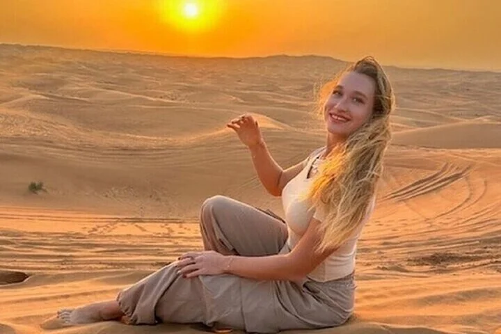 Thrilling Sunset Safari in Dubai with BBQ, Shows & Sand Boarding