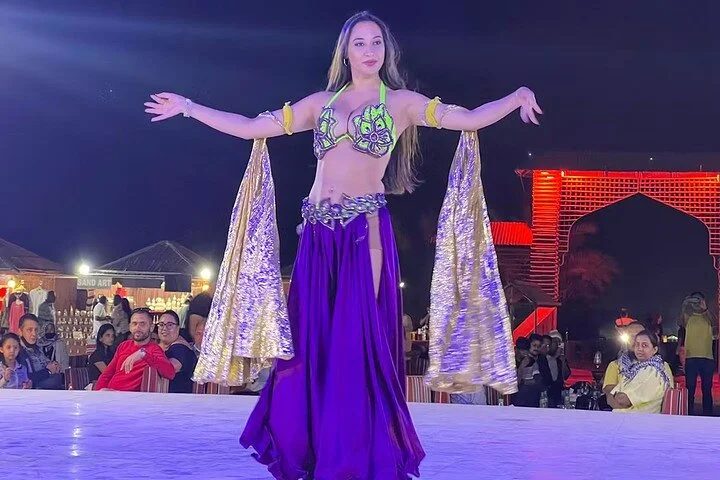 Thrilling Sunset Safari in Dubai with BBQ, Shows & Sand Boarding