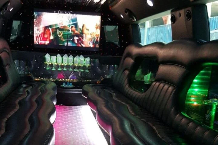 VIP Desert Safari Package with Stretch Limousine Transfers