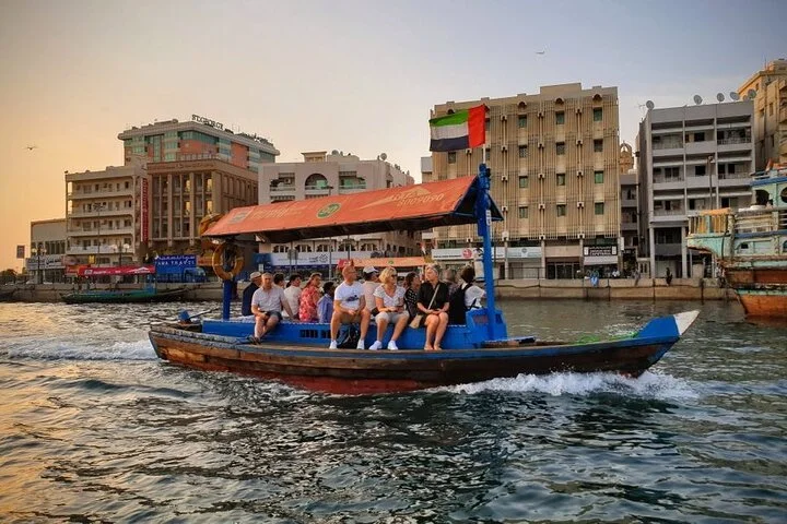 Walking tour Dubai Old Town / Old City, Creek, Abra, Souks